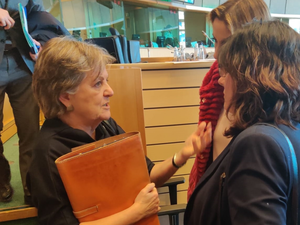 Isabel García junto a Elisa Ferreira, en el Parlamento europeo.