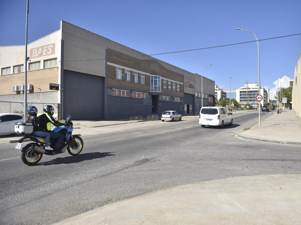 El cruce de la calle Badajoz con Alcañiz, donde los empresarios esperan que se haga una rotonda.