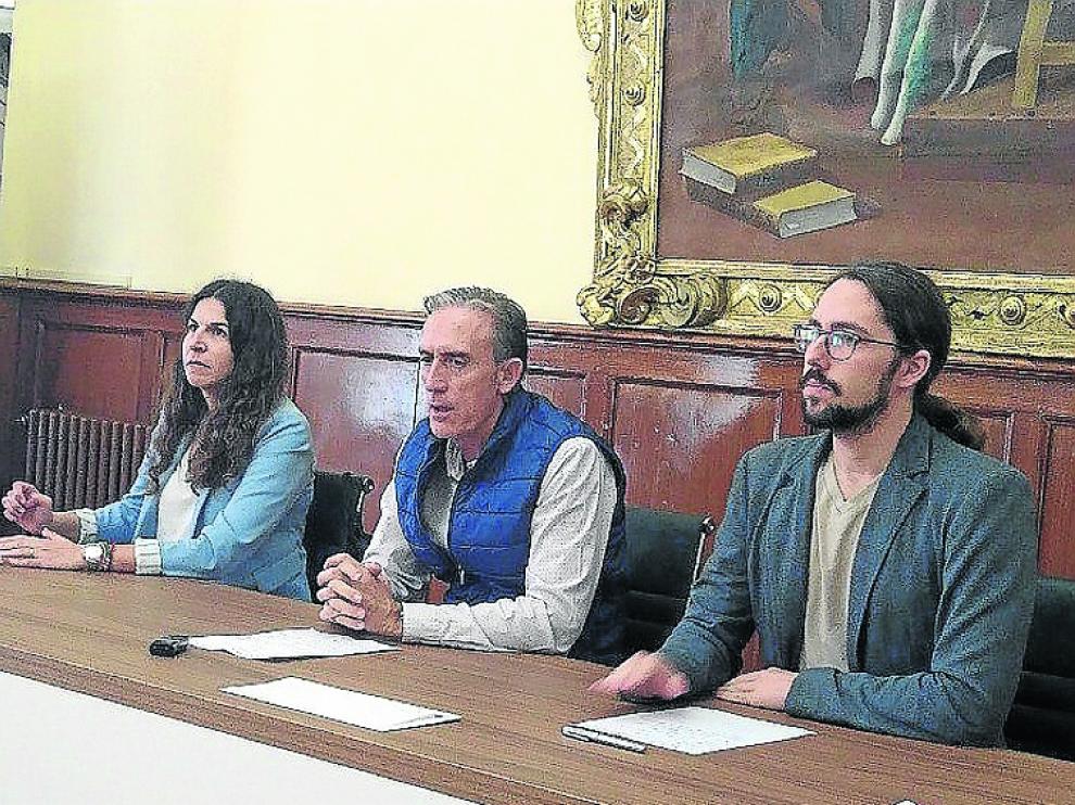 Sara Comenge, Javier Zaragoza y Alejandro Quintas ayer durante la presentación.