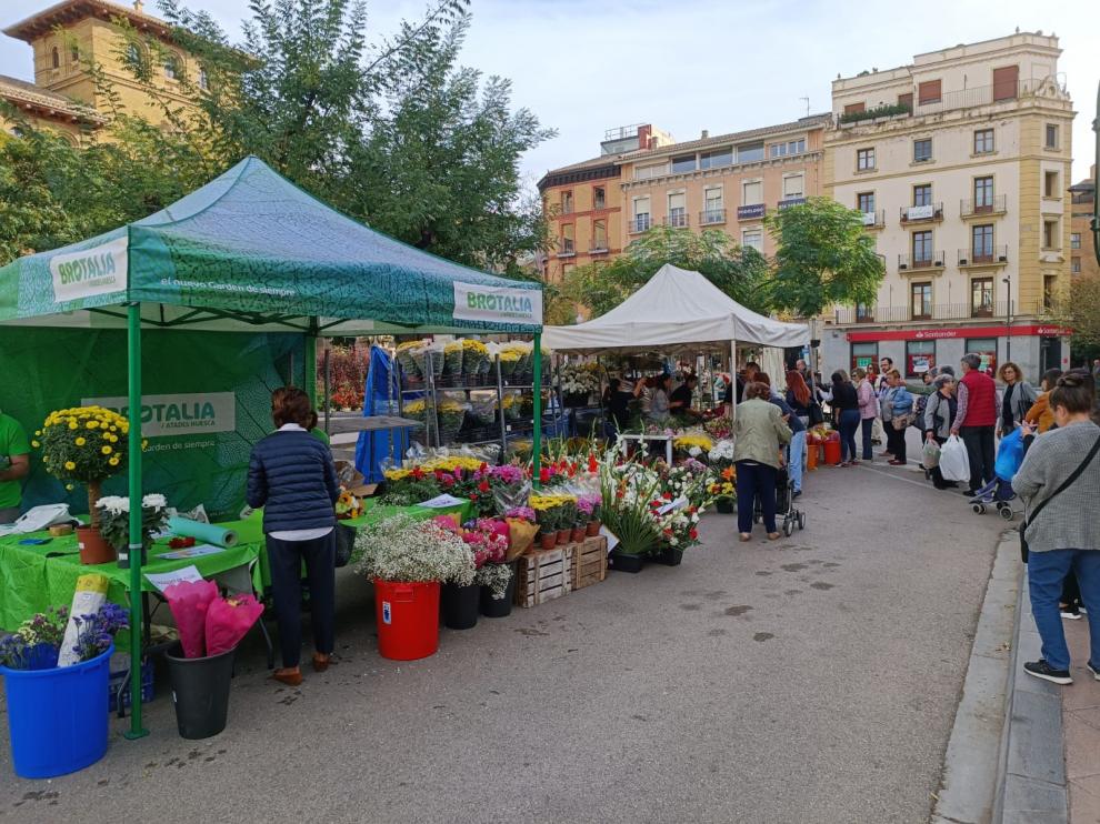Mercado de flores extraordinario celebrado este sábado en Huesca