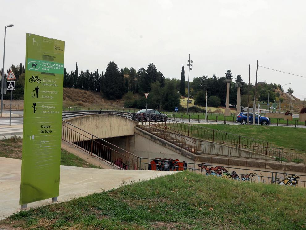 Pasarelas del río Isuela del parque de la Universidad de Zaragoza.