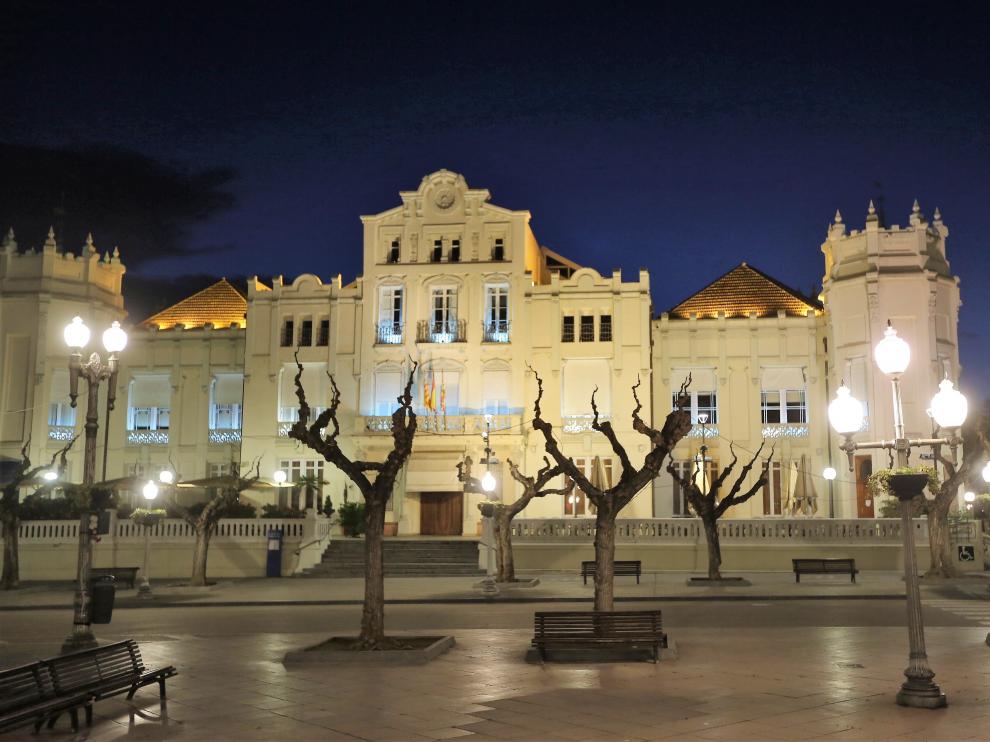 Fachada del Casino de Huesca, cuya iluminación se va a renovar.