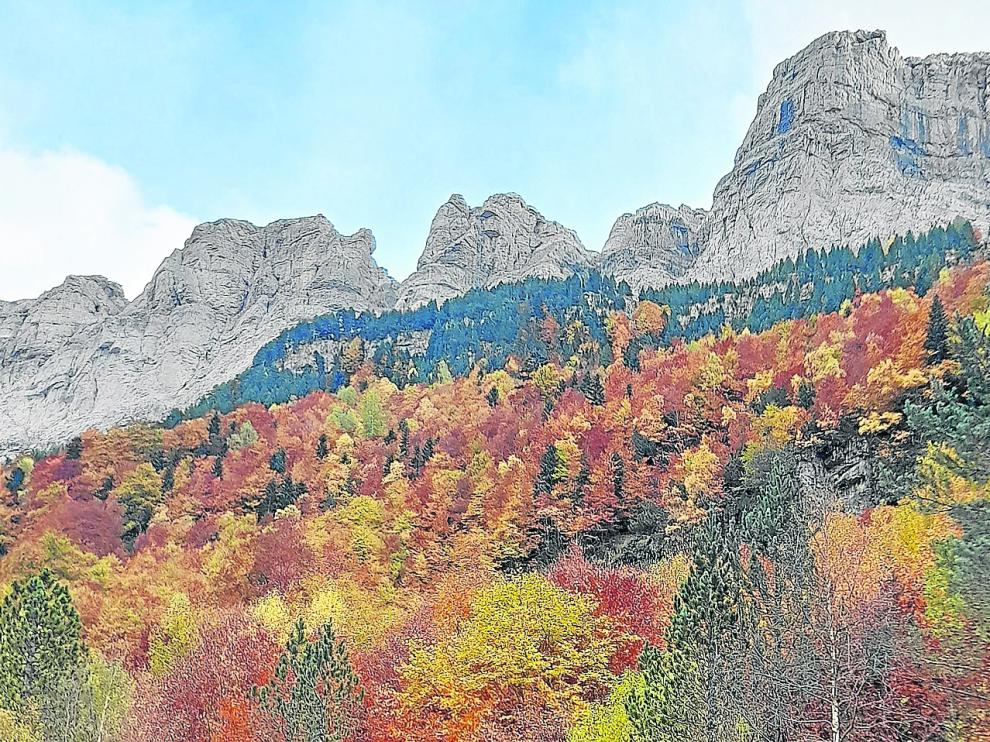 El Parque Nacional de Ordesa y Monte Perdido despliega en otoño un colorido espectacular.