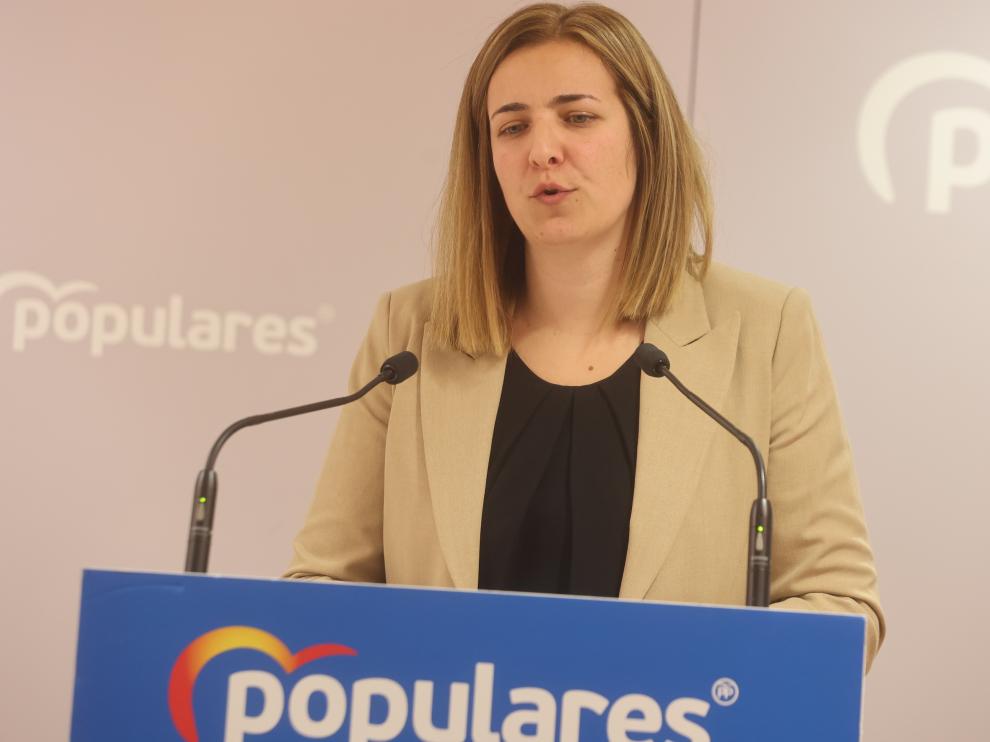 Mónica Soler, portavoz popular en la Comarca de la Hoya de Huesca, durante la rueda de prensa.
