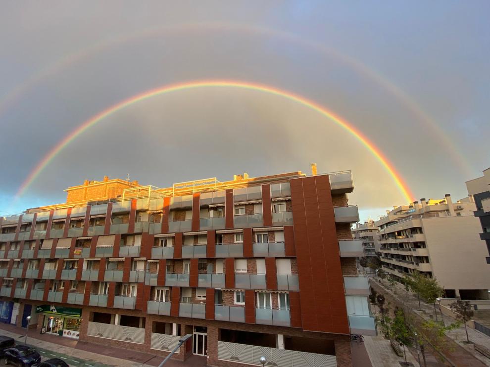 Espectacular doble arcoiris en el cielo oscense