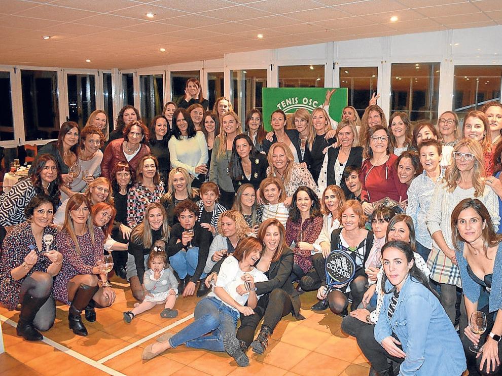 Foto de familia de las participantes en la gala que cerró esta edición de la Liga Intercomarcal.