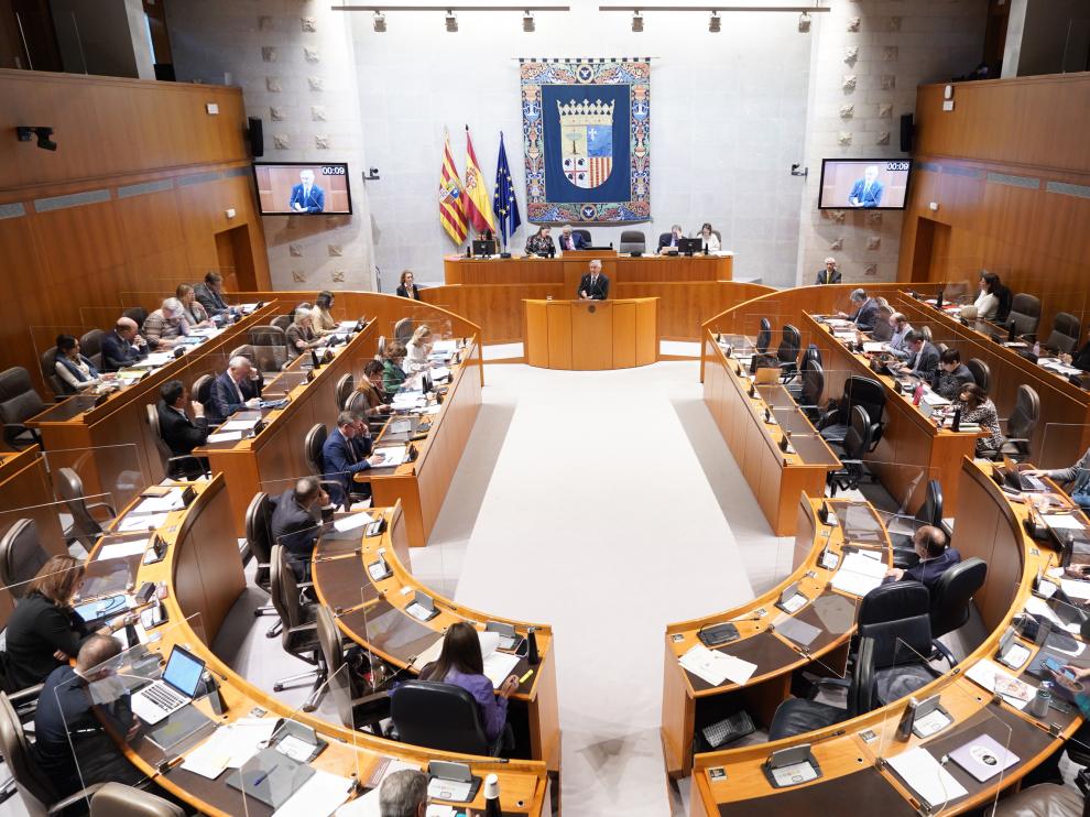Sesión plenaria en las Cortes de Aragón.