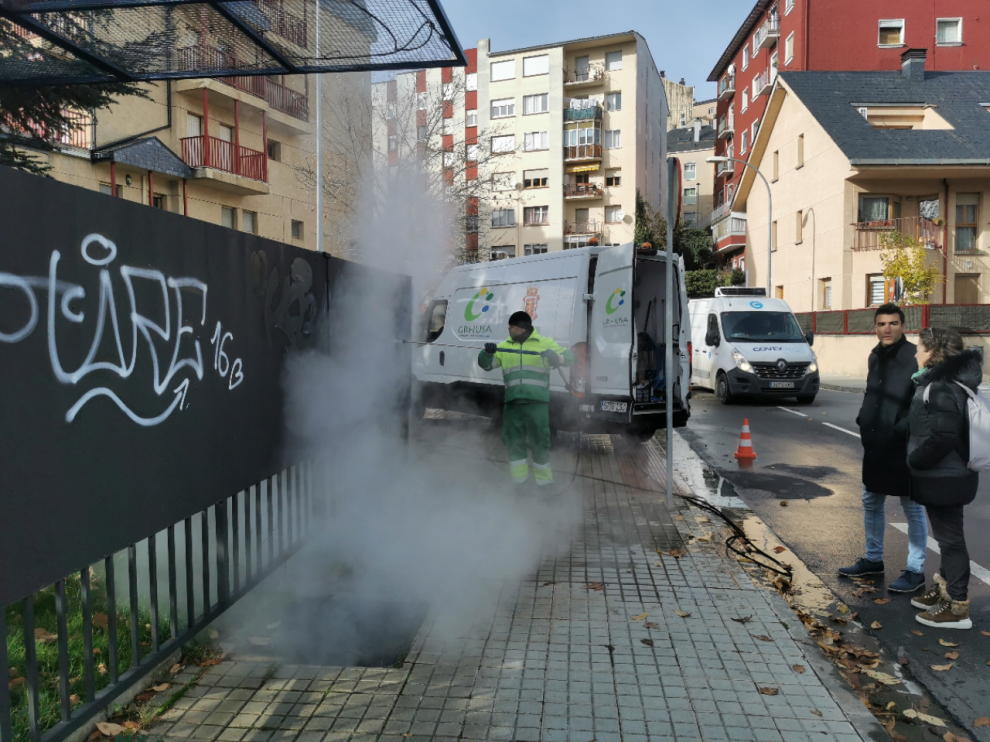 Limpieza de grafitis en Jaca.