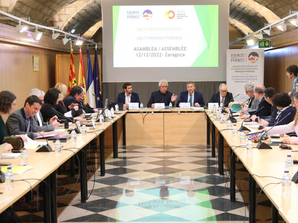 Asamblea de la AECT Pirineos Pyrénées celebrada este lunes en Zaragoza.