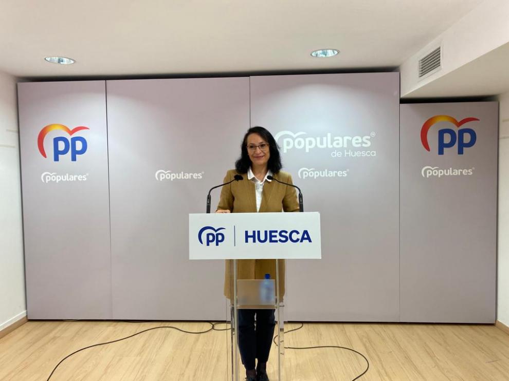 Antonia Alcalá, concejala del PP, presenta las enmiendas al presupuesto municipal 2023.