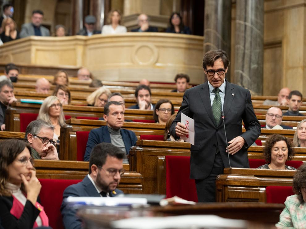 Salvador Illa durante su intervención ayer en la sesión plenaria del Parlamento de Cataluña.