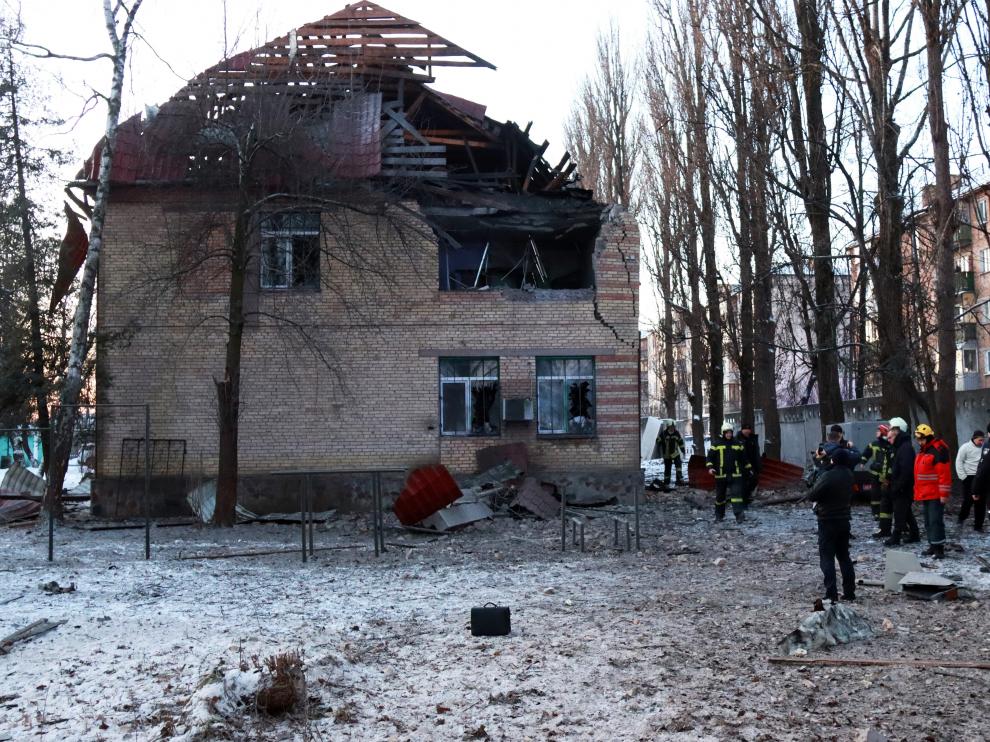 Estado en el que quedó el pasado miércoles un edificio de Kiev después de la caída de los restos de un dron kamikaze.
