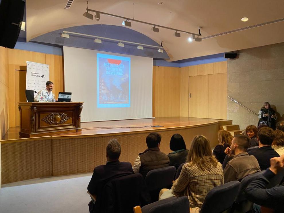 Lorenzo Güerri en la presentación, ayer en el Centro Ibercaja Huesca.