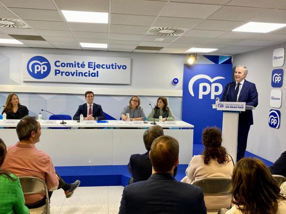 El líder del PP aragonés y alcalde de Zaragoza, Jorge Azcón, ha oficializado su candidatura.