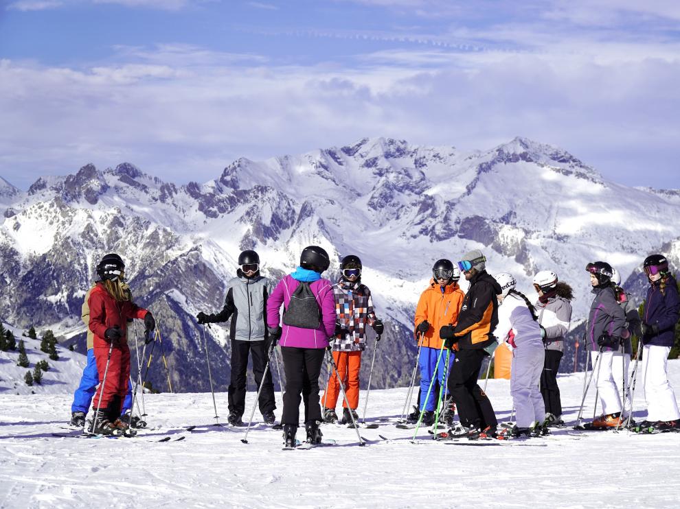 Esquiadores esta semana en la estación de Aramón Cerler.