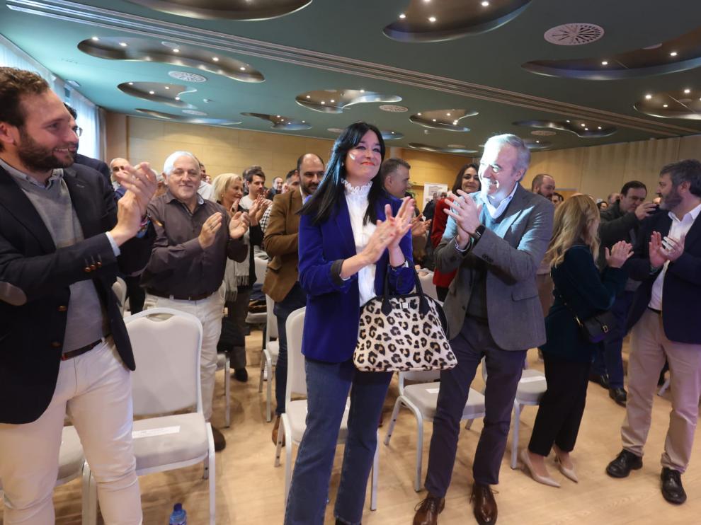Lorena Orduna, candidata del PP a la Alcaldía de Huesca, presentada en Huesca, que se ha visto arropada por el presidente del Partido Popular en Aragón, Jorge Azcón.