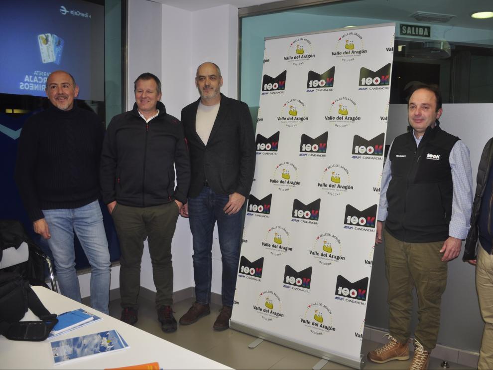 Ángel Bandrés, Stephan Pantoja, Luis Terrén, Andrés Pita y Álvaro Salesa, al presentar la revista de la ATVA en la sede de Astún en Jaca.