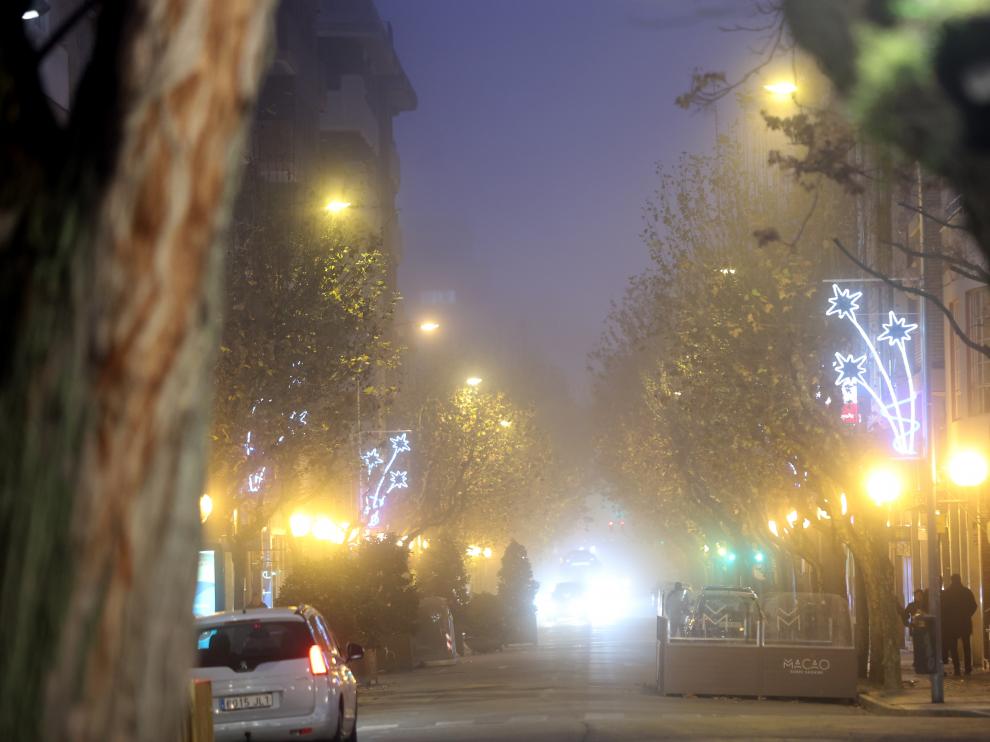 La intensa niebla ha vuelto a ser protagonista en la jornada de hoy en Huesca.