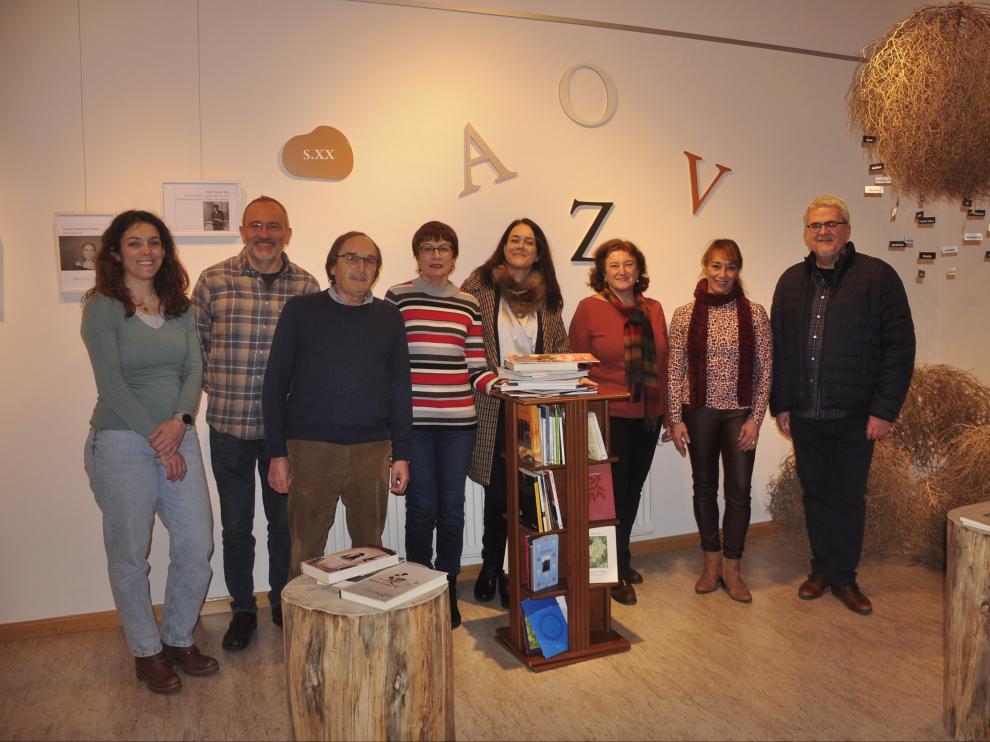 Climente, Acín, Sasot, Llop, Moret, Ara, Vicén y Sánchez Ibáñez, en la exposición.
