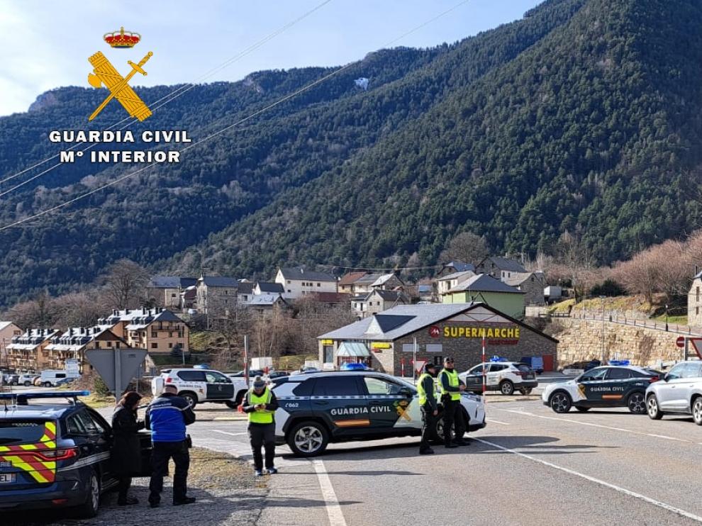 Agentes de la Guardia Civil y de la Gendarmeria en el ejercicio práctico realizado la pasada semana.