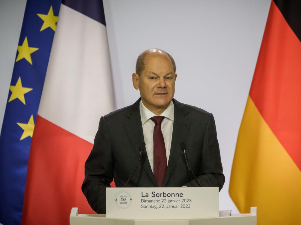 Scholz durante su viaje este domingo a Francia.