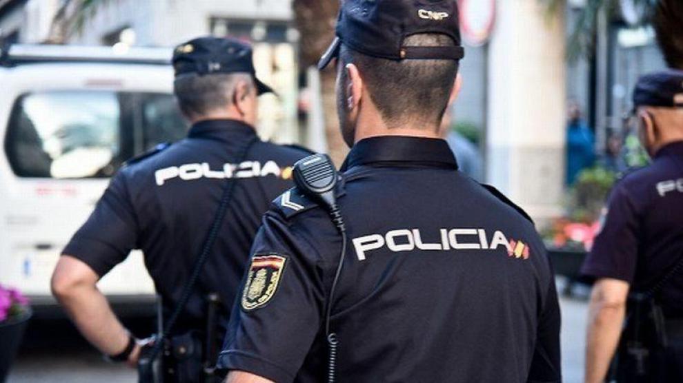 La Policía sorprende a dos ladrones en el interior de un local en Zaragoza