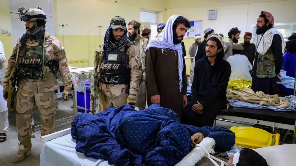 Heridos en el terremoto recibían el miércoles asistencia en un hospital de Paktika.