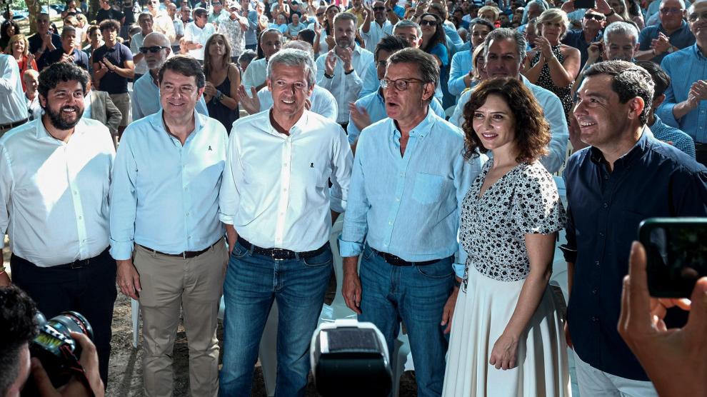 Alberto Núñez Feijóo junto a los presidentes autonómicos de Andalucía, Madrid, Castilla y León y Murcia.