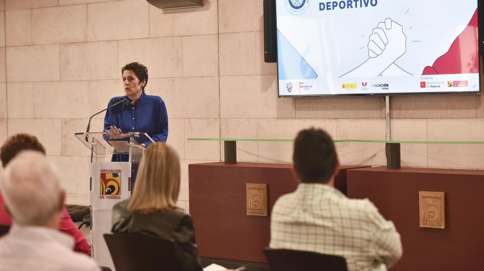 Mar Amate, directora de de la Plataforma del Voluntariado de España, duranta la presentación del acto.