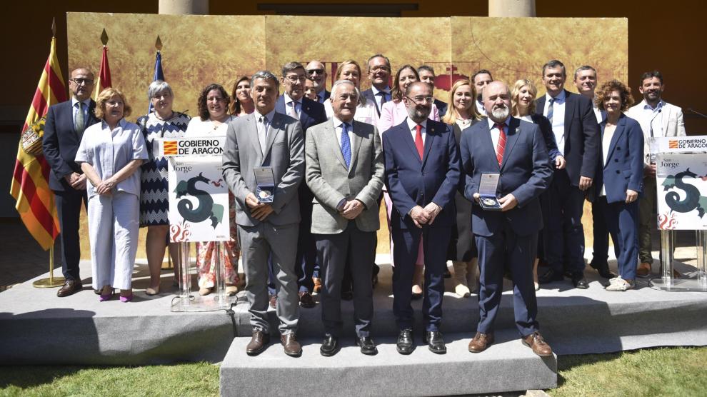 Durante el acto celebrado en el Museo Provincial Gobierno de Aragón ha entregado las medallas al mérito deportivo y social al Club Hielo Jaca y a la Alianza Agroalimentaria aragonesa