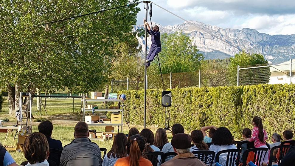 Espectáculo de circo en el Parque Nabateros, una de las actividades que ayudan a atraer turismo.