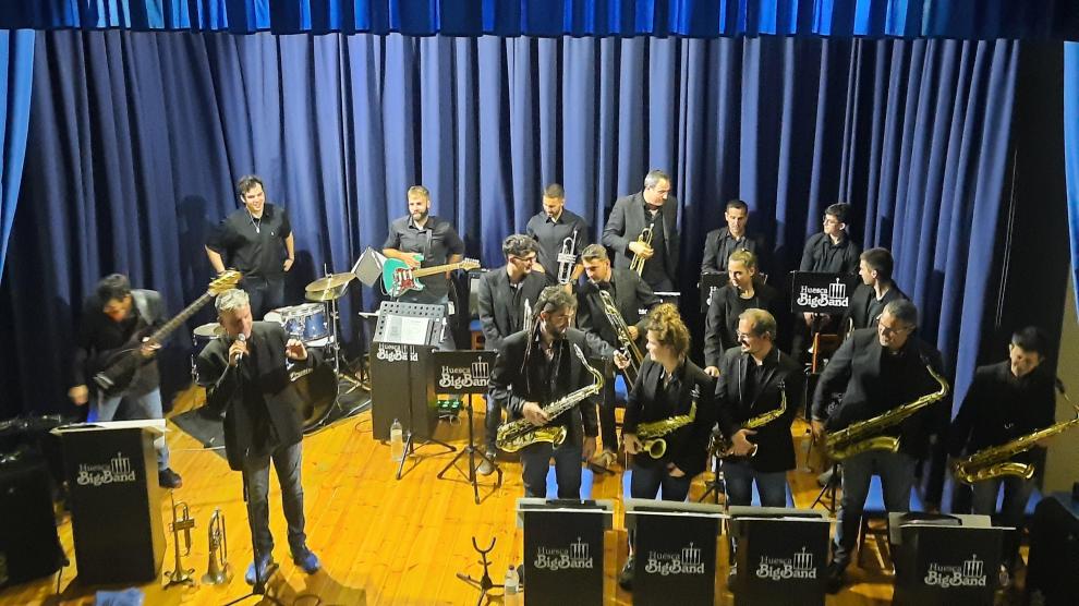 La Huesca Big Band actuó en la Casa de la Cultura y consiguió implicar al público.