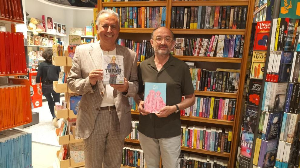 El subdelegado del Gobierno en Huesca, Carlos Campo, ha visitado este miércoles, la Librería Moisés de Barbastro.
