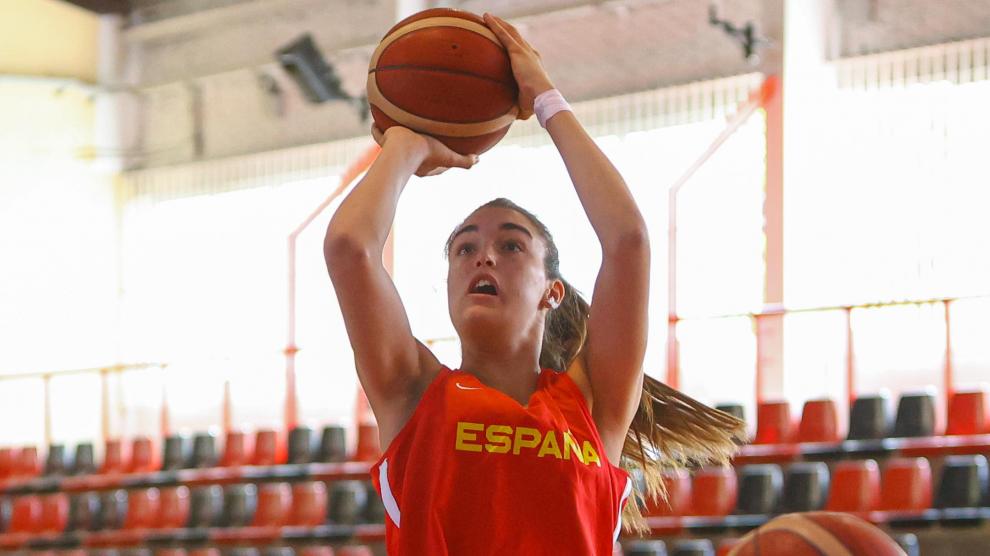 Marina Mata en un entrenamiento con la selección española.