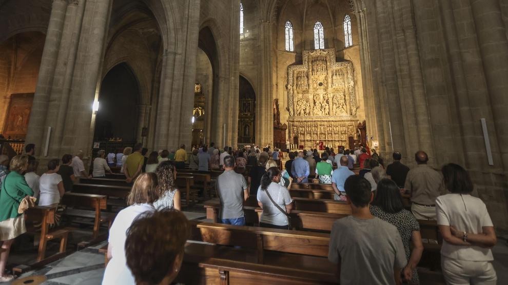Centenares de fieles asistieron en la tarde al primer día de misa en honor al Santo Cristo