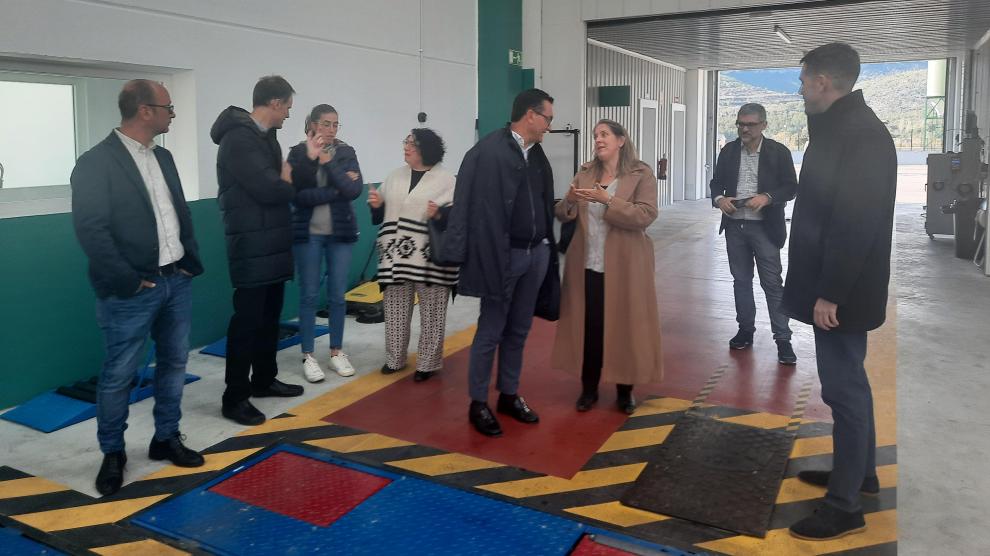 La directora general de Promoción Industrial e Innovación del Gobierno de Aragón, Mar Paños, durante la inauguración este martes de la estación de ITV de Graus.