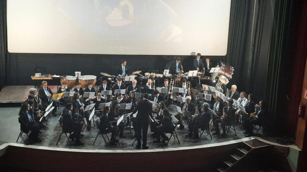 La Banda de la AC Gradense actuó en el Teatro Salamero.