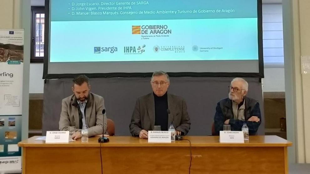 Jorge Escario, Manuel Blasco y John Vijgen, en la presentación de la jornada.