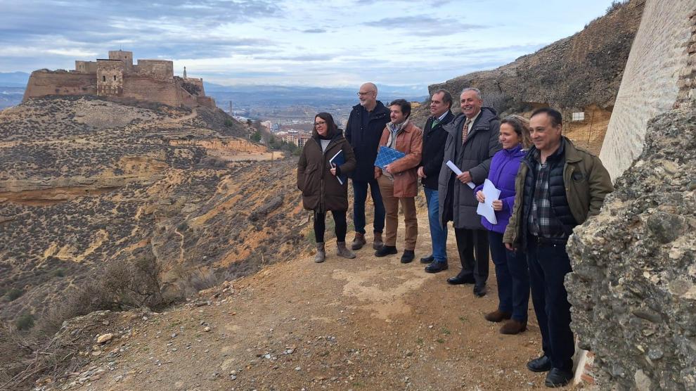 Visita a la fortaleza del subdelegado del Gobierno en Huesca, Carlos Campo, y el arquitecto director facultativo de la obra, Javier Borobio.