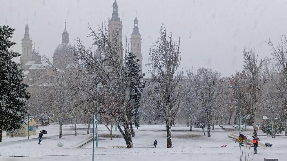 Nieve en Zaragoza este viernes.