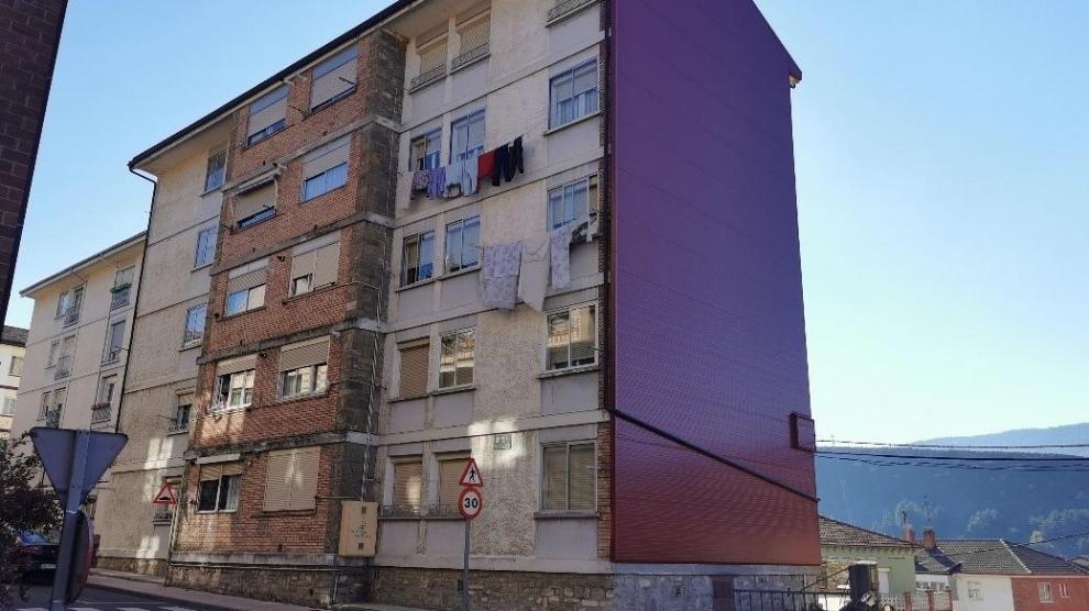Uno de los edificios de Sabiñánigo donde se actuara con la subvención recibido de fondos europeos.