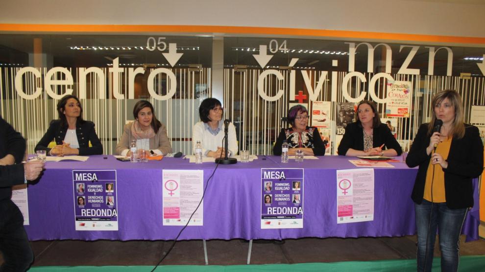 Monzón abre los actos con una mesa sobre feminismo e igualdad
