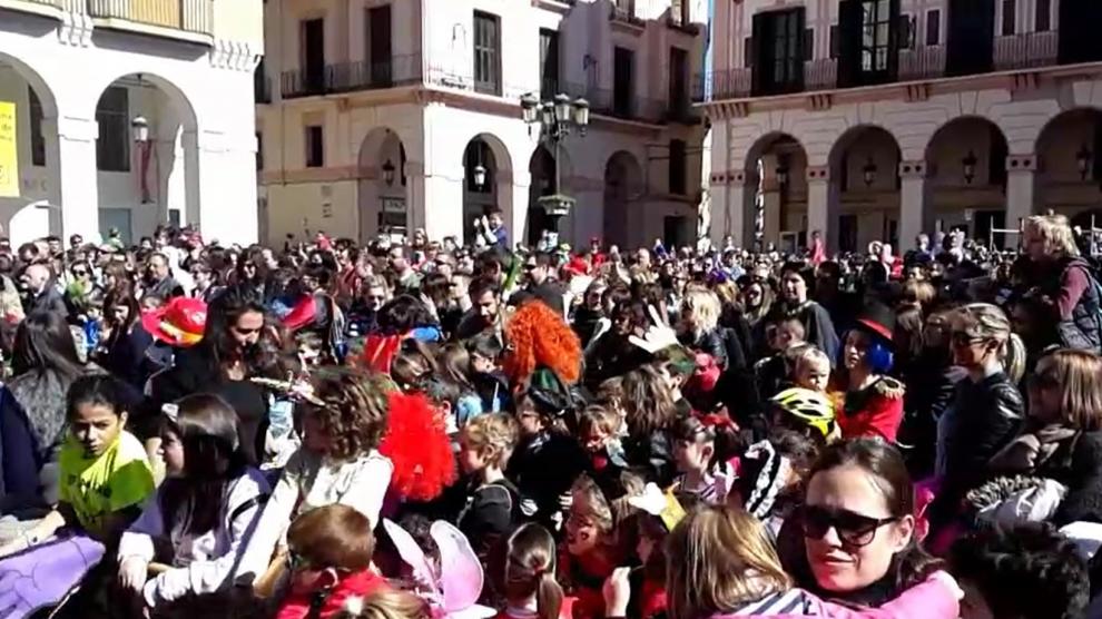 Animada y multitudinaria fiesta rockera para abrir boca en el carnaval infantil de Huesca