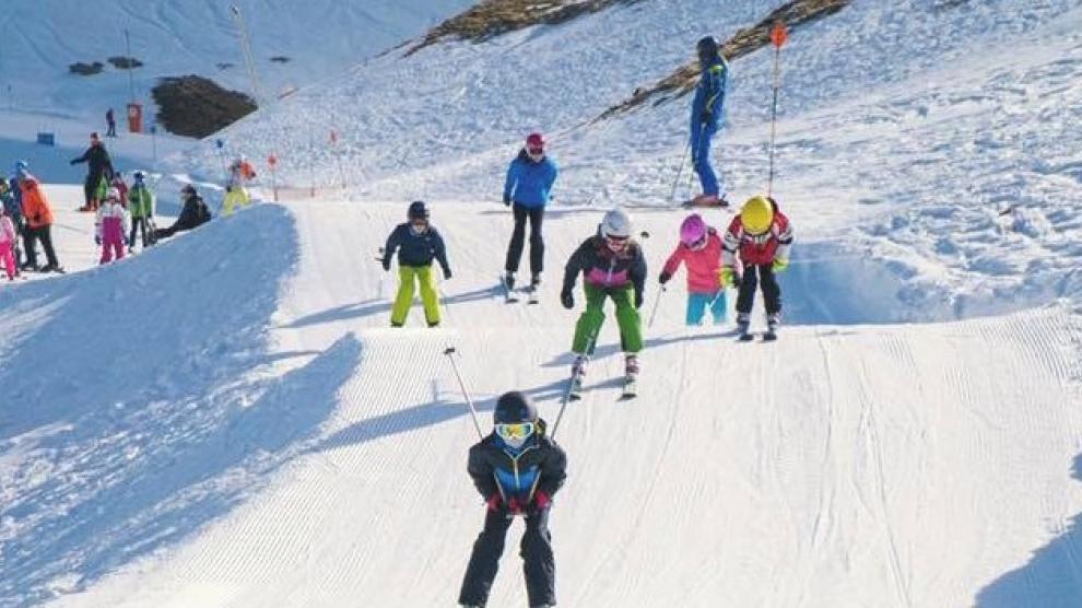 La Cincomarzada alarga un gran fin de semana de sol y esquí en el Alto Aragón