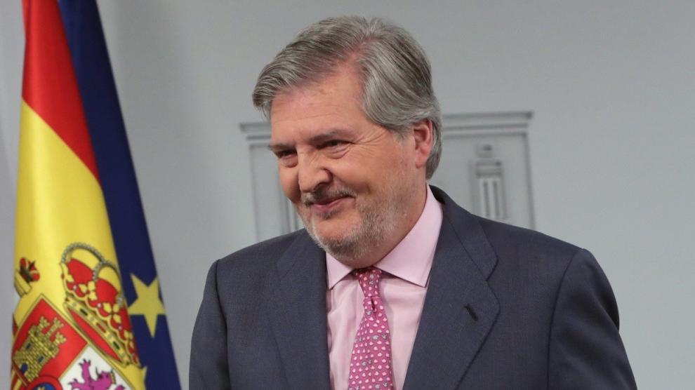 El exministro Íñigo Méndez de Vigo anuncia su retirada de la política