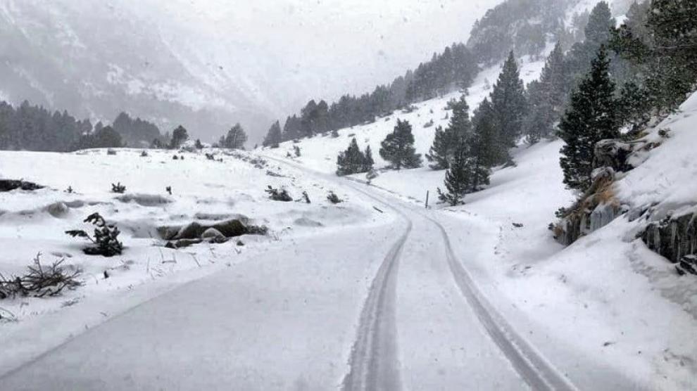 La nieve regresa al valle de Benasque un mes después del último temporal