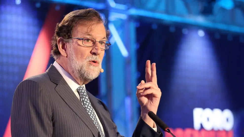 Rajoy pide un "gobierno lo más centrado posible" con mayoría absoluta