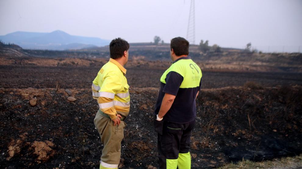 El incendio de Alcalá de Gurrea está controlado y permanece bajo vigilancia
