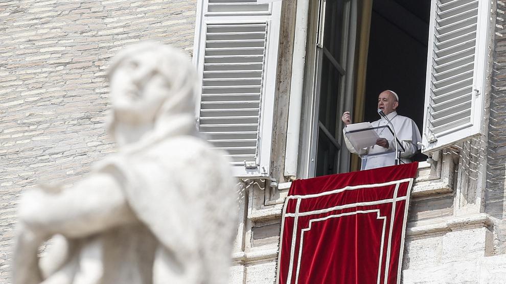 El Papa llega tarde al Ángelus tras quedarse encerrado en un ascensor del Vaticano