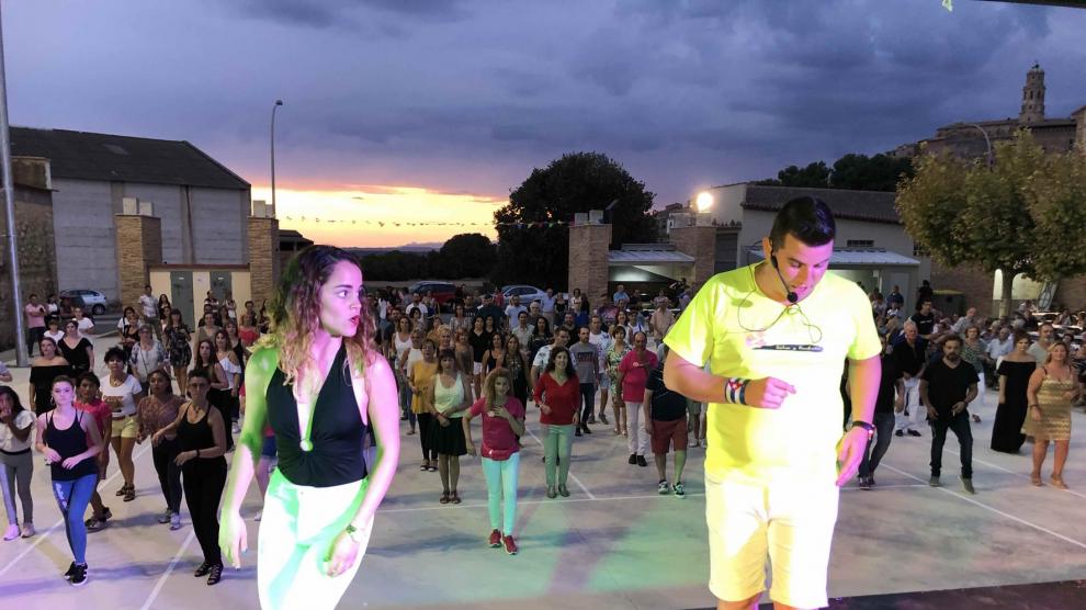 Más de medio millar de bailarines y espectadores en el I Festival Fonz Latino